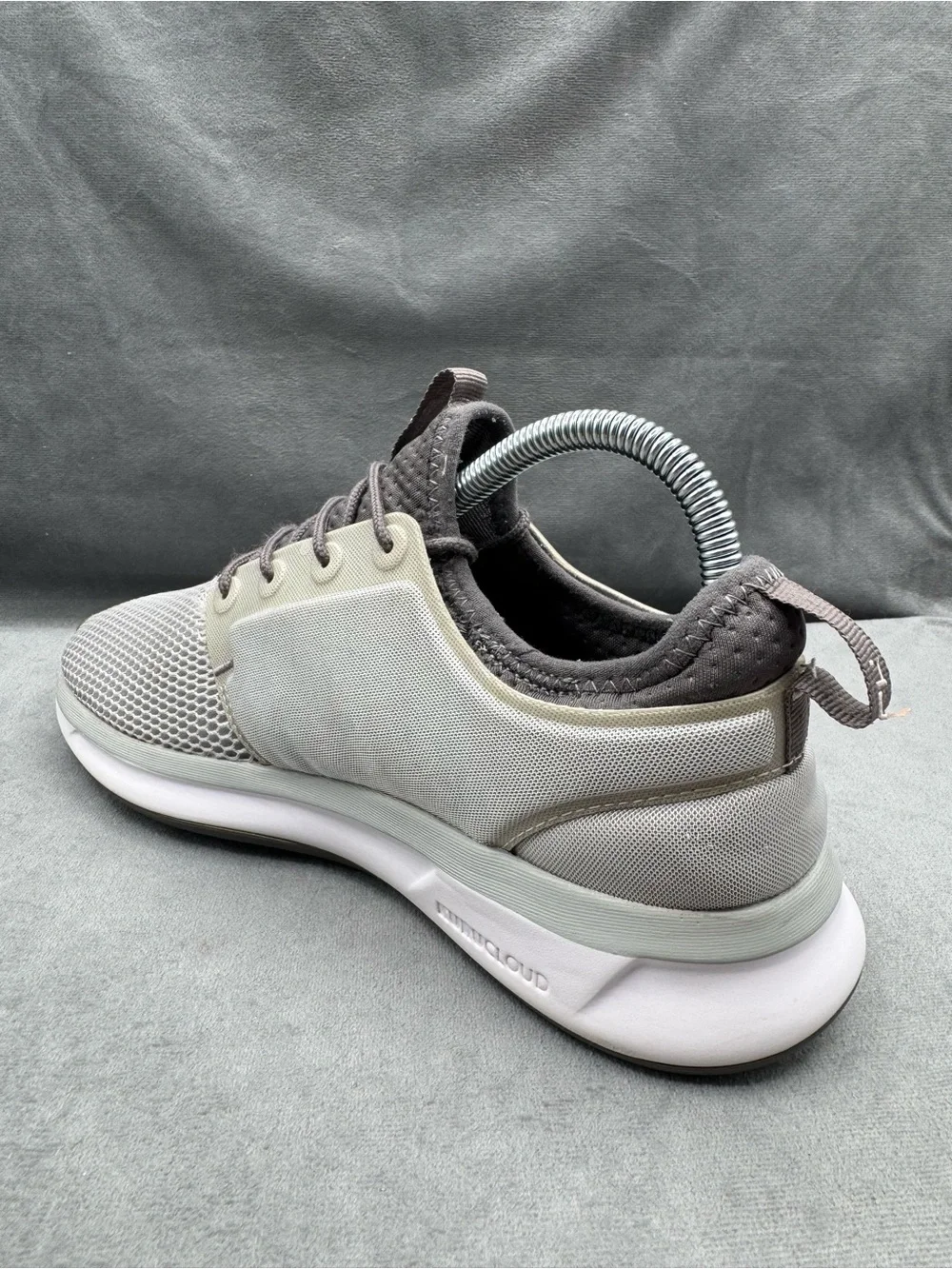 KURU Atom Sneakers Women’s Size 8 Cloud Gray White Iron Gray Walking Comfort